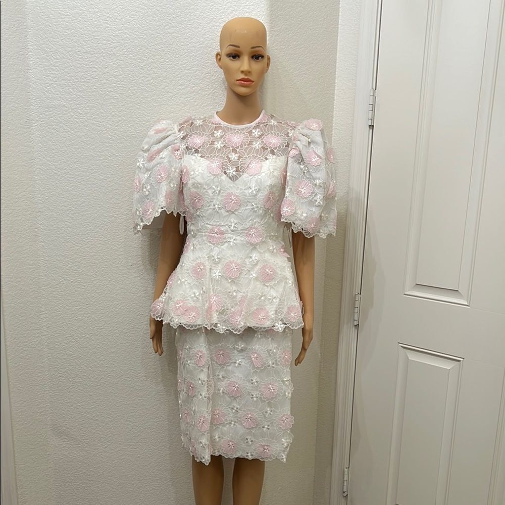 Wedding Dress Elegant White Embroidered Lace Applique Pink Flowers Size 10